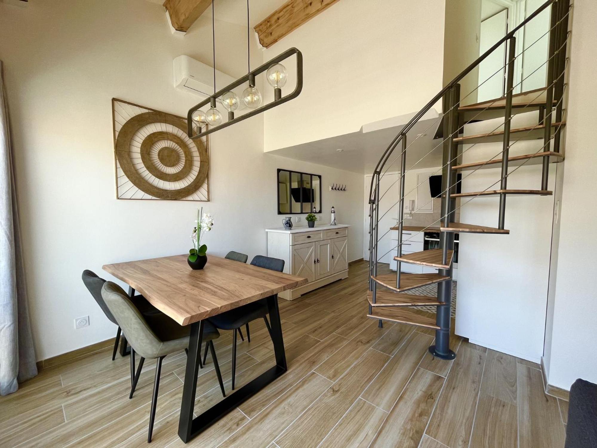 Duplex Centre Ville - 50M De La Plage - Clim - Garage - Netflix Le Grau-du-Roi Room photo